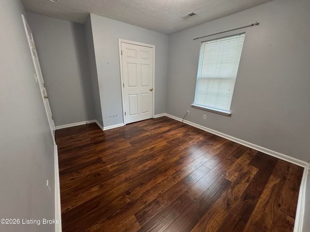 6516 Cottagemeadow Dr, Louisville, KY 40218