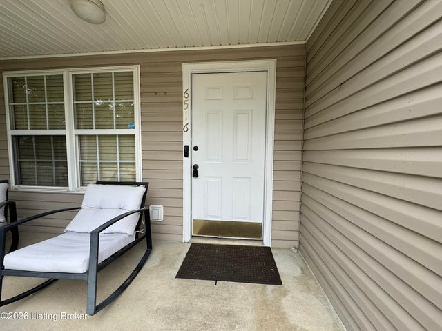 6516 Cottagemeadow Dr, Louisville, KY 40218