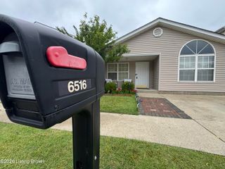 6516 Cottagemeadow Dr, Louisville, KY 40218