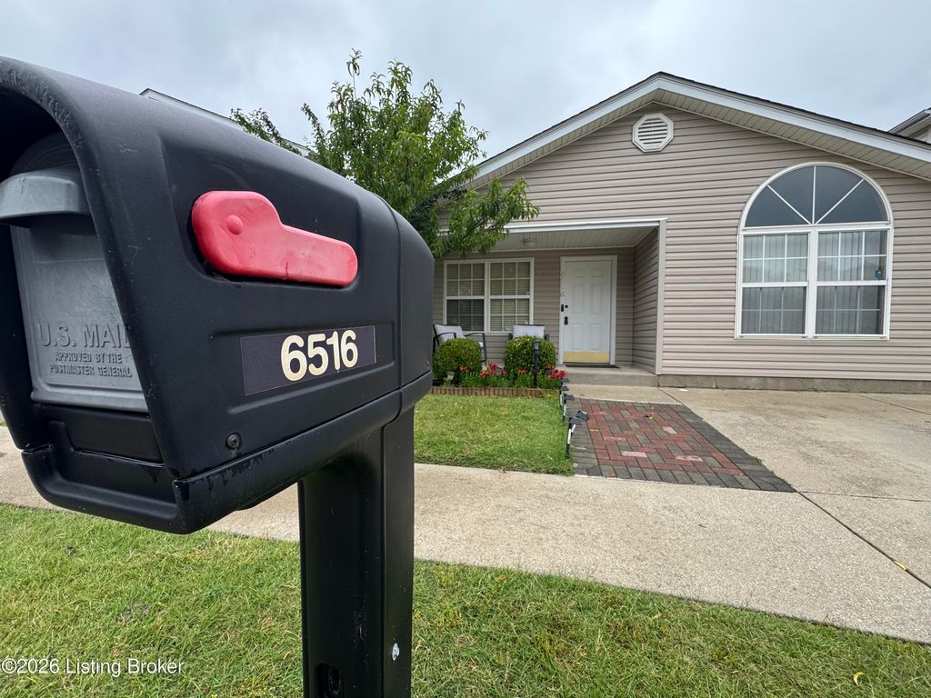 6516 Cottagemeadow Dr, Louisville, KY 40218