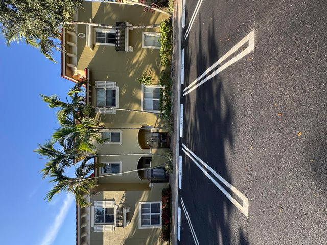 162 Lake Monterey Circle, Boynton Beach, FL 33426