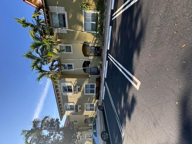 162 Lake Monterey Circle, Boynton Beach, FL 33426