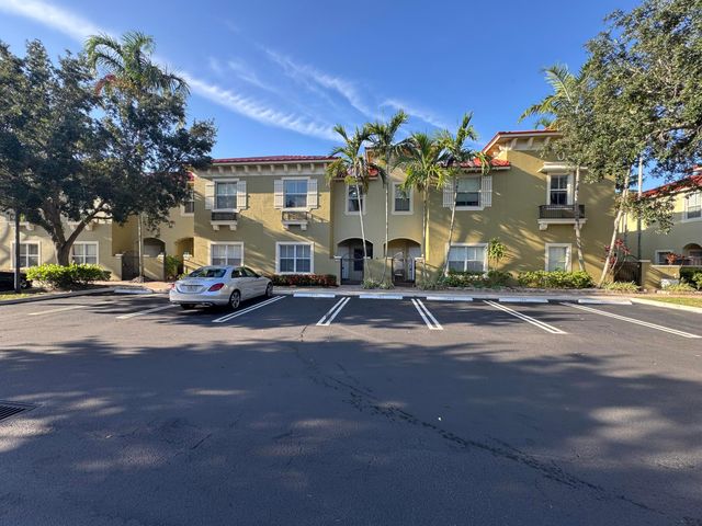 162 Lake Monterey Circle, Boynton Beach, FL 33426