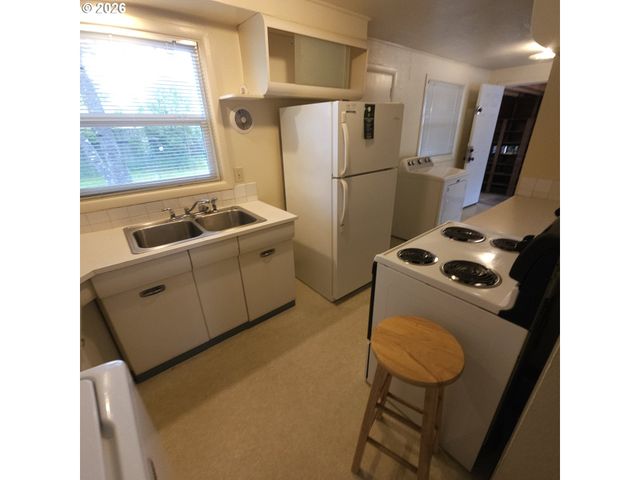 3193 W 14TH Ave, Eugene, OR 97402