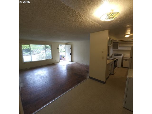 3193 W 14TH Ave, Eugene, OR 97402
