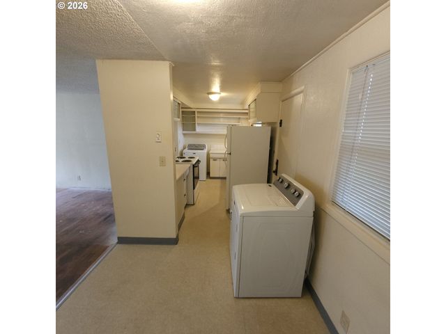 3193 W 14TH Ave, Eugene, OR 97402