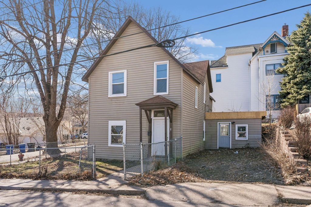 701 Desoto Street, Saint Paul, MN 55130 — exterior