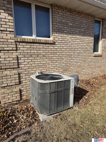 304 Regency Drive, York, NE 68467