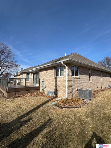 304 Regency Drive, York, NE 68467