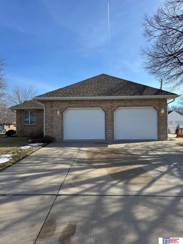 304 Regency Drive, York, NE 68467