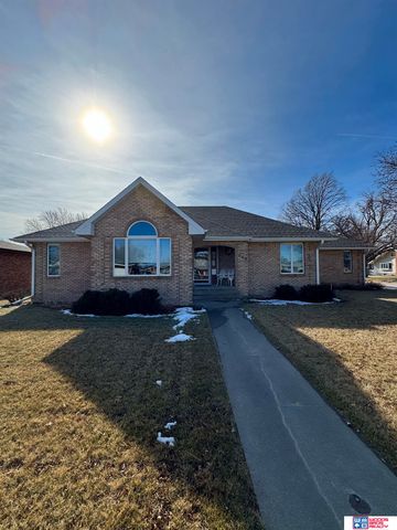 304 Regency Drive, York, NE 68467