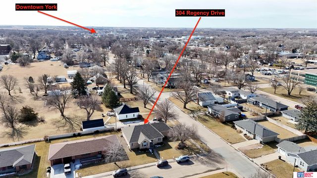 304 Regency Drive, York, NE 68467