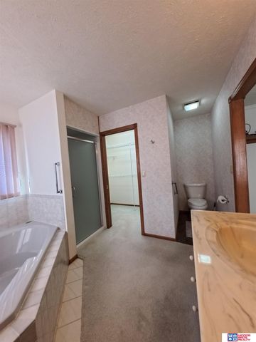 304 Regency Drive, York, NE 68467