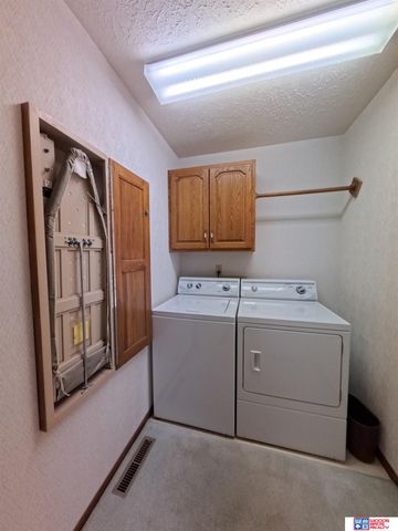 304 Regency Drive, York, NE 68467