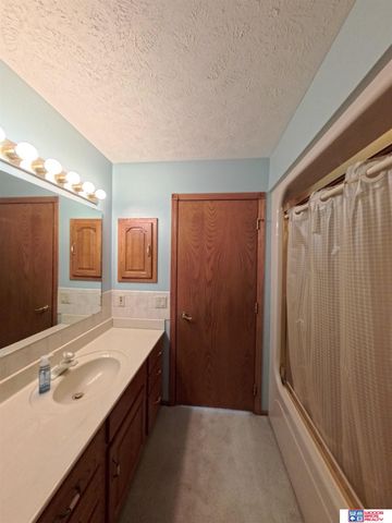 304 Regency Drive, York, NE 68467