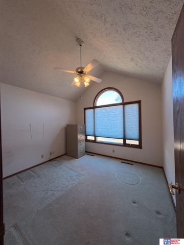 304 Regency Drive, York, NE 68467