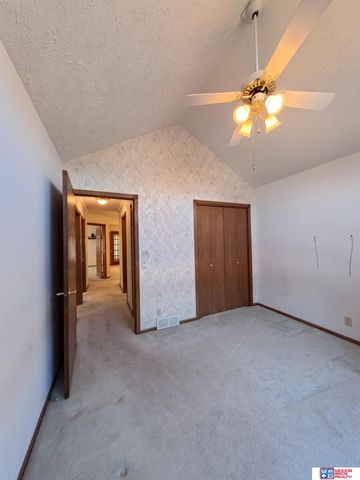 304 Regency Drive, York, NE 68467