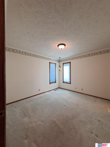 304 Regency Drive, York, NE 68467