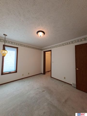 304 Regency Drive, York, NE 68467