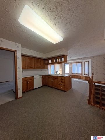 304 Regency Drive, York, NE 68467