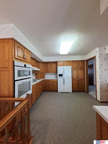 304 Regency Drive, York, NE 68467