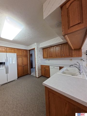 304 Regency Drive, York, NE 68467