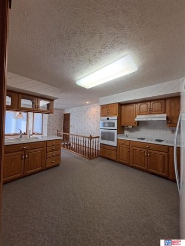 304 Regency Drive, York, NE 68467