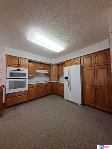 304 Regency Drive, York, NE 68467