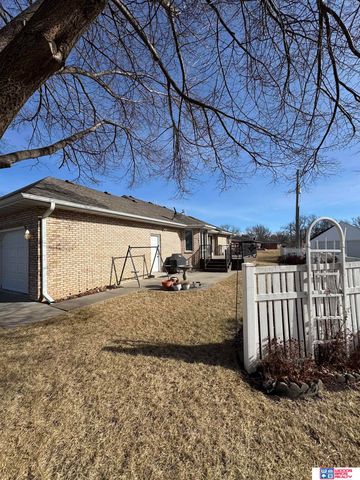 304 Regency Drive, York, NE 68467