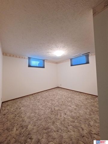 304 Regency Drive, York, NE 68467