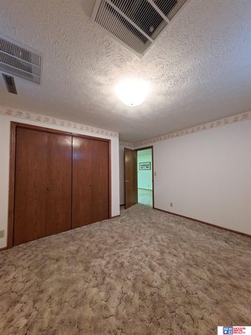 304 Regency Drive, York, NE 68467