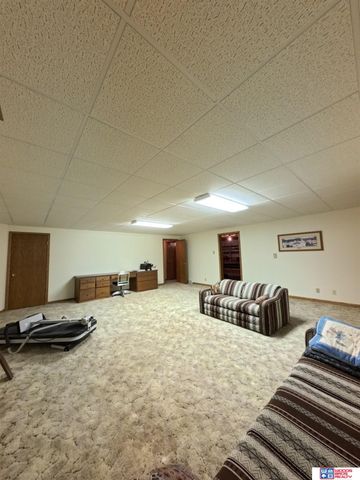 304 Regency Drive, York, NE 68467