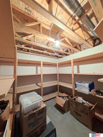 304 Regency Drive, York, NE 68467