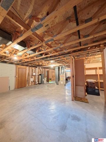 304 Regency Drive, York, NE 68467