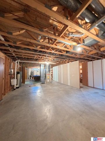 304 Regency Drive, York, NE 68467