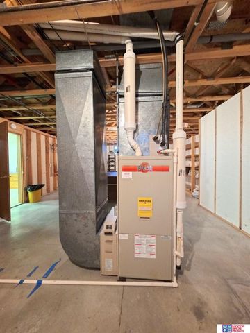 304 Regency Drive, York, NE 68467