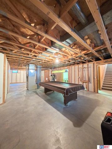 304 Regency Drive, York, NE 68467