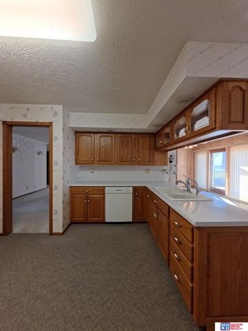 304 Regency Drive, York, NE 68467