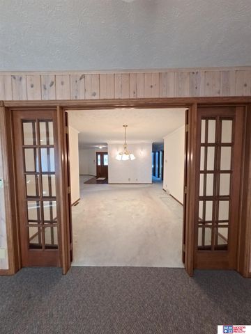 304 Regency Drive, York, NE 68467