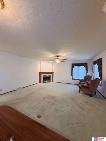 304 Regency Drive, York, NE 68467