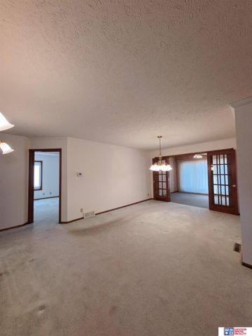 304 Regency Drive, York, NE 68467