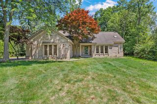 5120 Langlewood Court, West Bloomfield, MI 48322