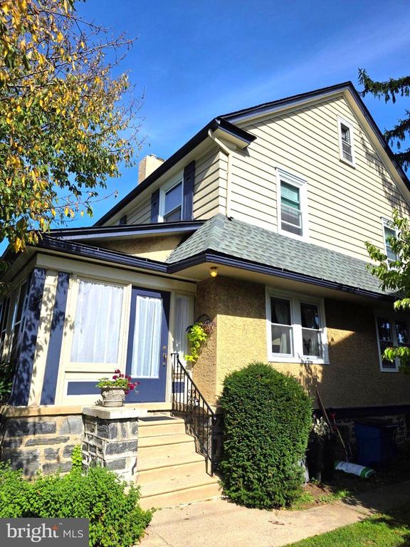 21 W HILLCREST AVE, HAVERTOWN, PA 19083 — exterior