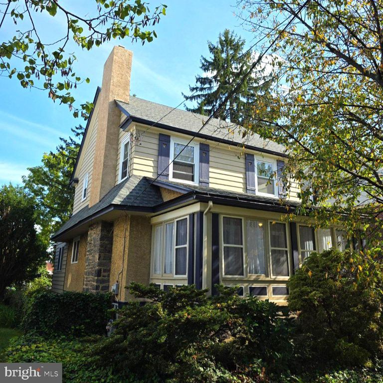 21 W HILLCREST AVE, HAVERTOWN, PA 19083 — photo 2