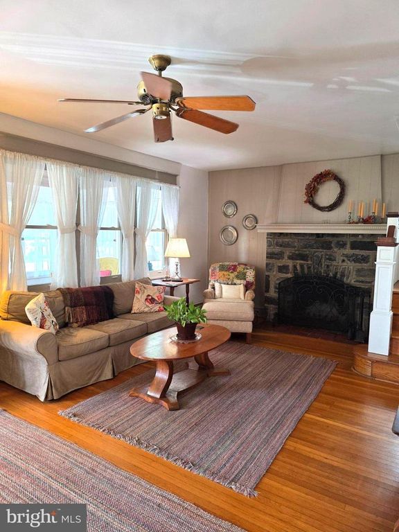 21 W HILLCREST AVE, HAVERTOWN, PA 19083 — photo 4