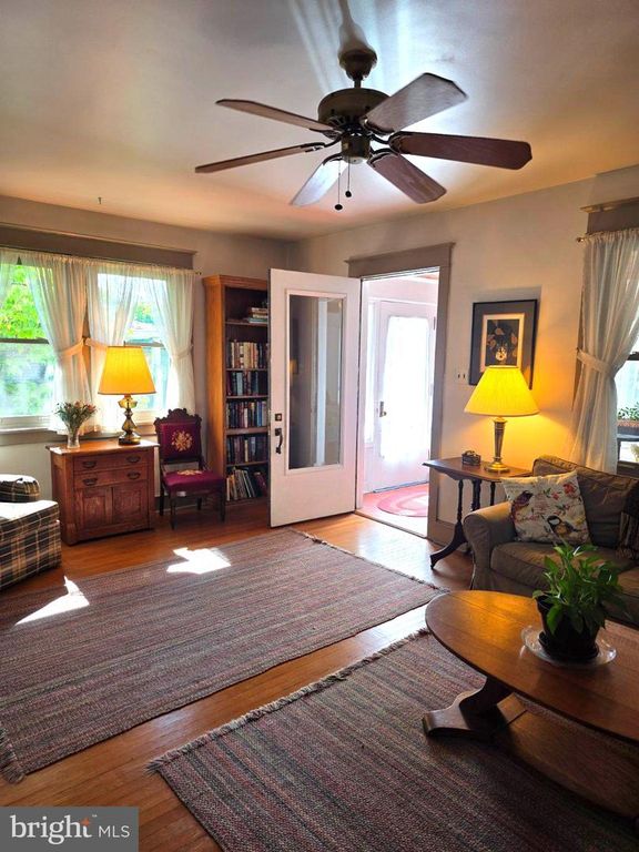 21 W HILLCREST AVE, HAVERTOWN, PA 19083 — photo 5