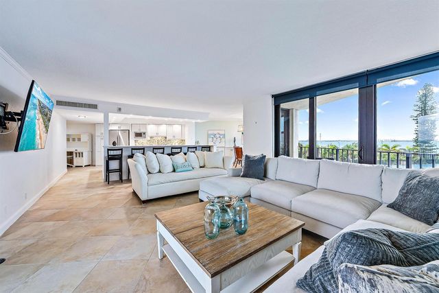 5420 N Ocean Drive 305, Singer Island, FL 33404