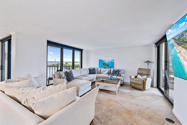 5420 N Ocean Drive 305, Singer Island, FL 33404