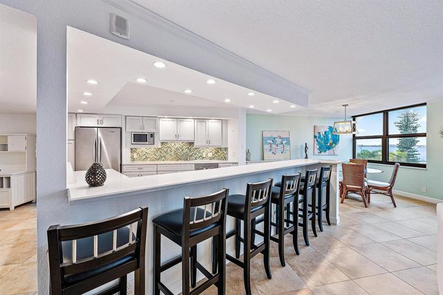 5420 N Ocean Drive 305, Singer Island, FL 33404