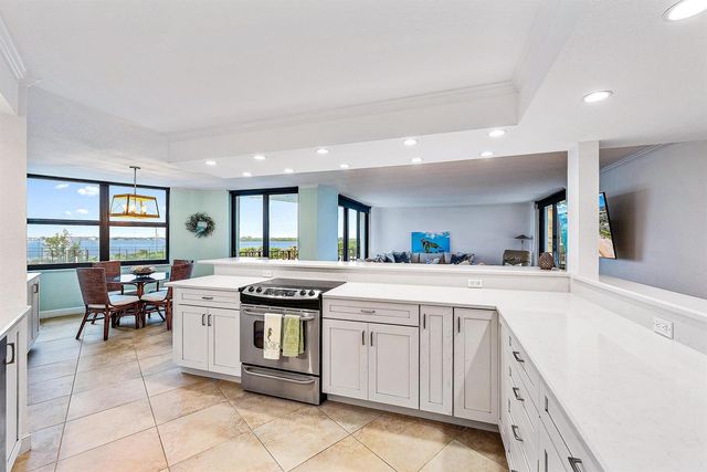 5420 N Ocean Drive 305, Singer Island, FL 33404